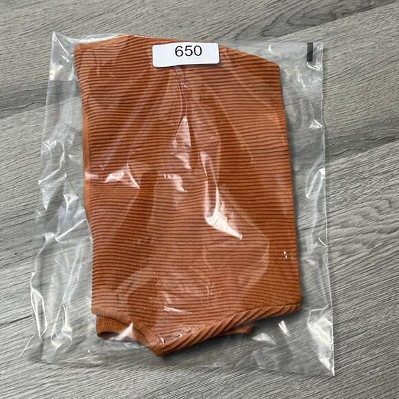 Aritzia Babaton Sculpt Knit Square Neck Cropped Tank Top Medium Orange Ribbed - Picture 5 of 5